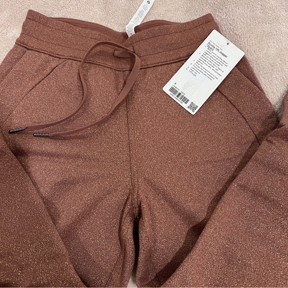Lululemon Women’s HR Scuba jogger *Spark